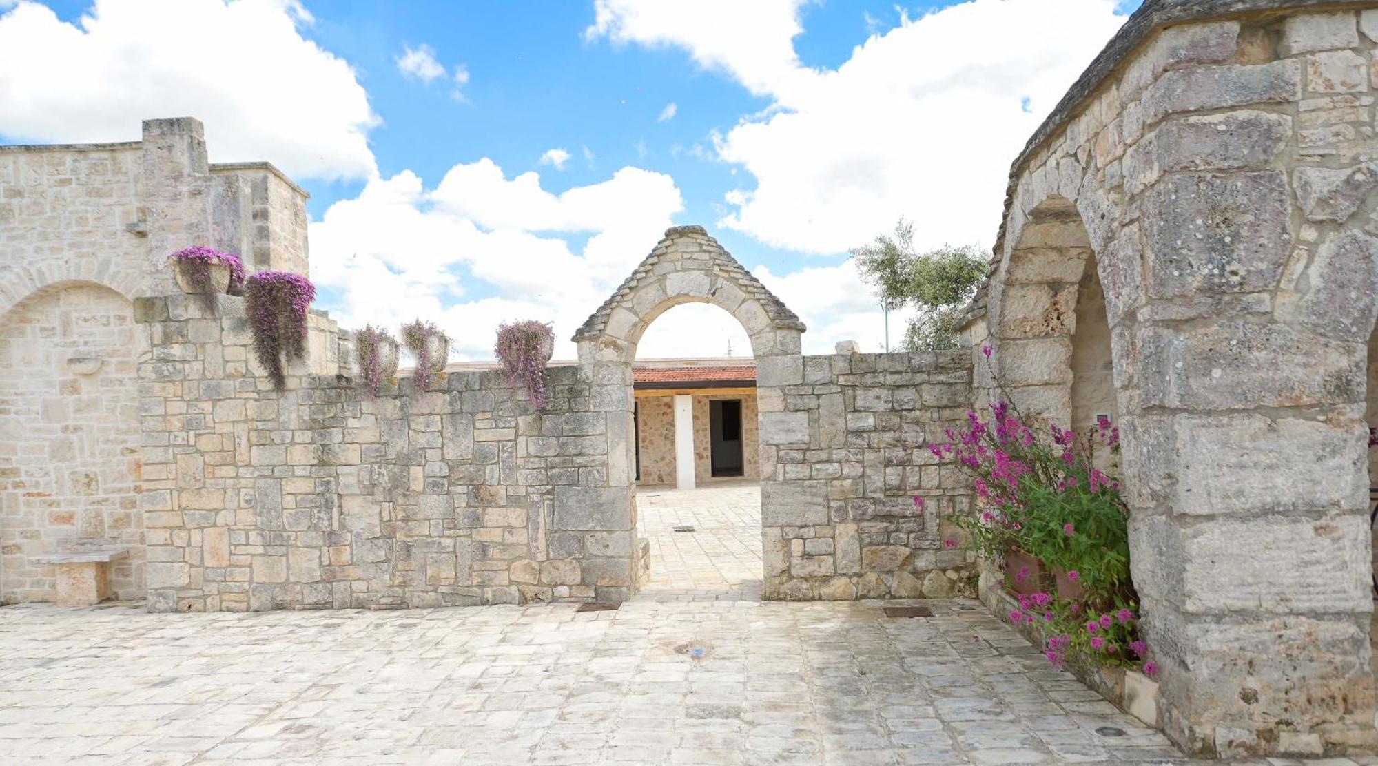 Resort Masseria Cecato Ночи Екстериор снимка